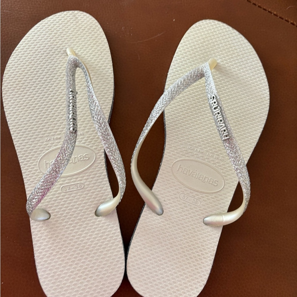 Havaianas Silver and White Sandals Classic Thong Style
